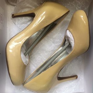 Jessica Simpson Oscar Pumps in Dove